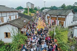 鲁媒：今天下午泰山队25人进行中超揭幕战赛前训练，四名外援均在