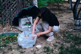 詹金斯：我们失误太多了&给对手轻松得分的机会 末节打得不错